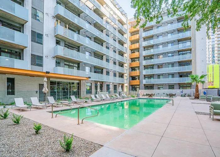 Urban Oasis In Dt W Pool Gym And Parking Phoenix
