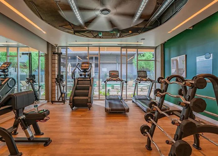 Urban Oasis In Dt W Pool Gym And Parking