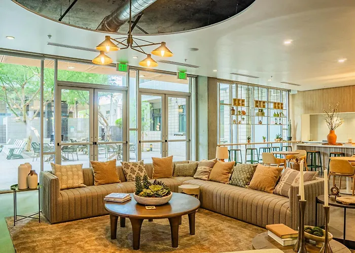 Urban Oasis In Dt W Pool Gym And Parking Phoenix