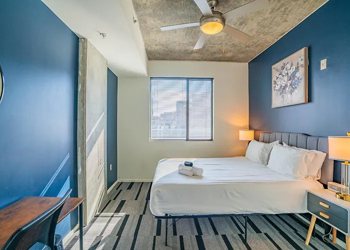Urban Oasis In Dt W Pool Gym And Parking * Phoenix